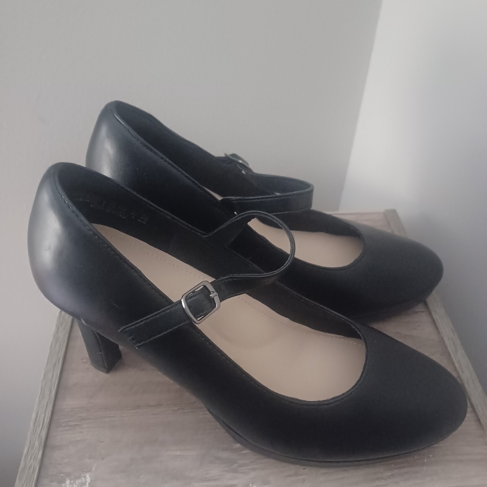 Dream Pairs Blk Mary Jane Pumps sz 9.5